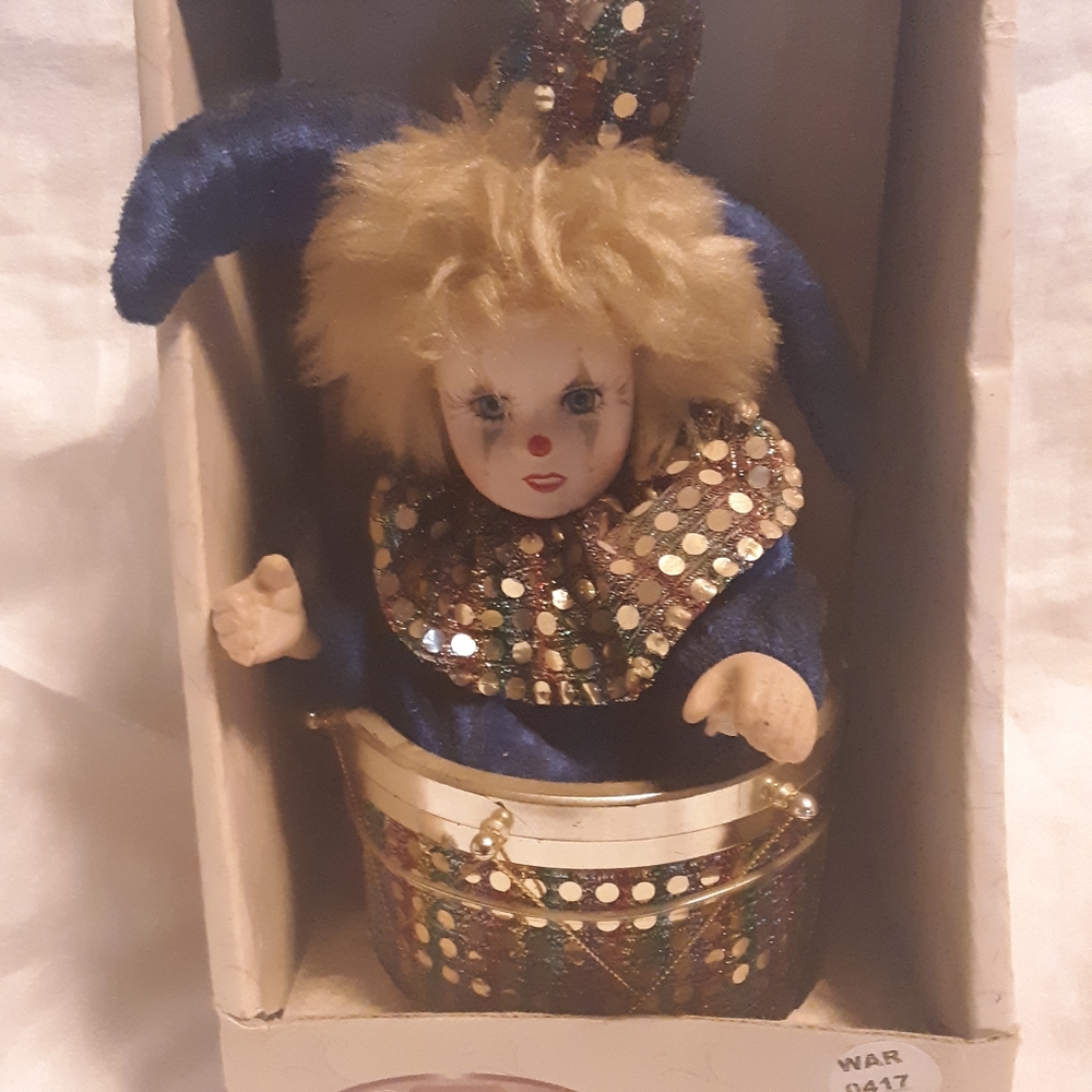 Classic Treasure wind-up music box